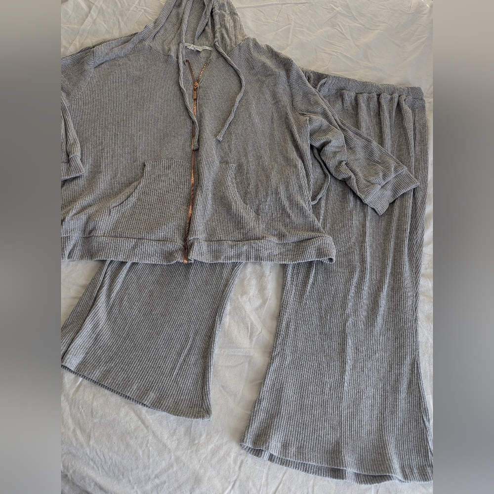 Live Well Ribbed Lounge Set - Picture 5 of 16
